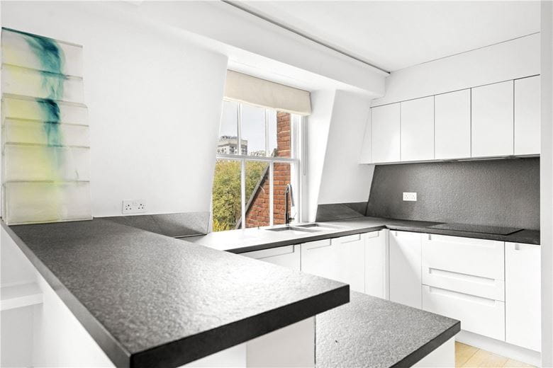 3 bedroom flat, Cadogan Square, Knightsbridge SW1X - Available