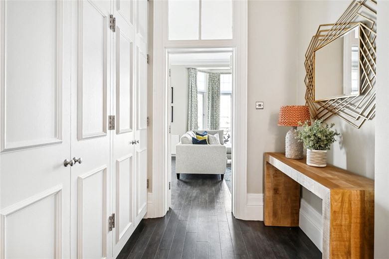 4 bedroom flat, Gloucester Road, South Kensington SW7 - Available