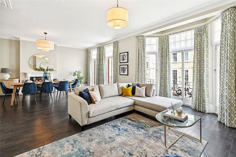4 bedroom flat, Gloucester Road, South Kensington SW7 - Available