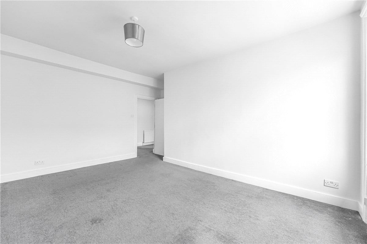 2 bedroom flat, Upper Addison Gardens, Holland Park W14 - Available