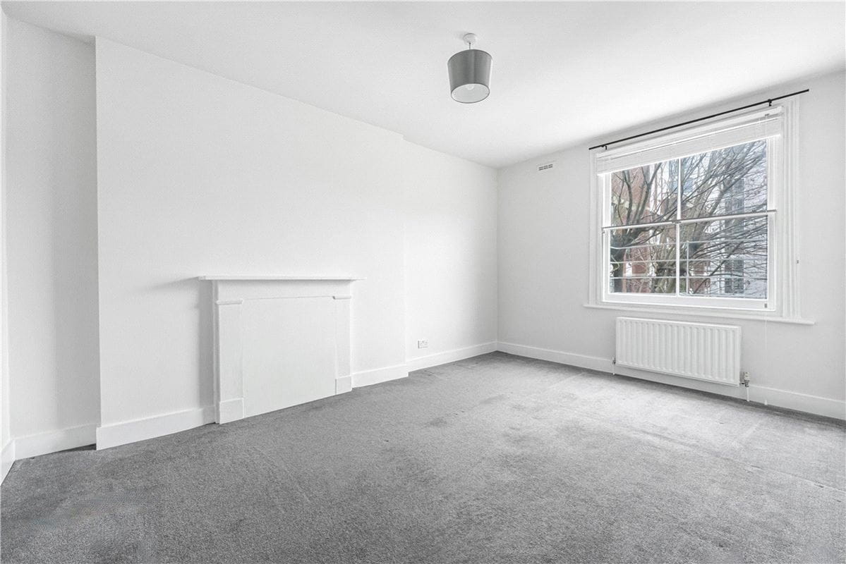 2 bedroom flat, Upper Addison Gardens, Holland Park W14 - Available