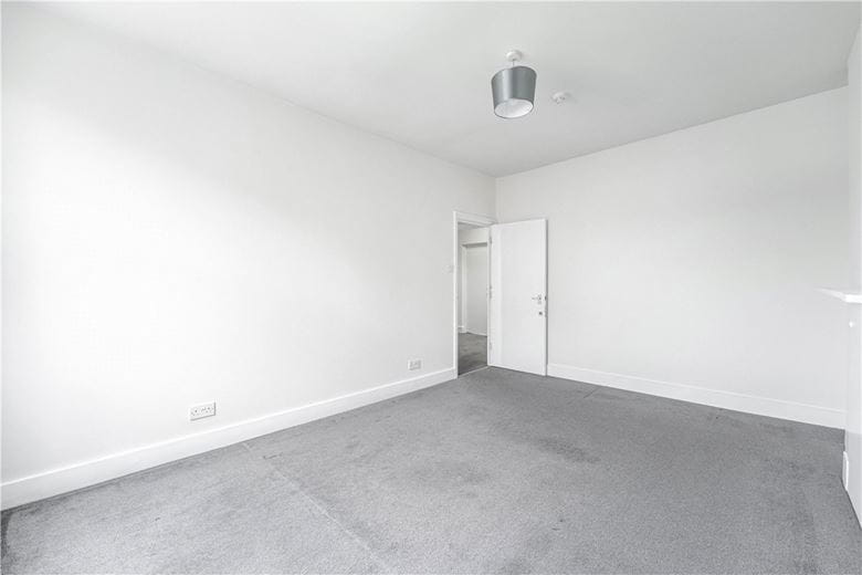 2 bedroom flat, Upper Addison Gardens, Holland Park W14 - Available