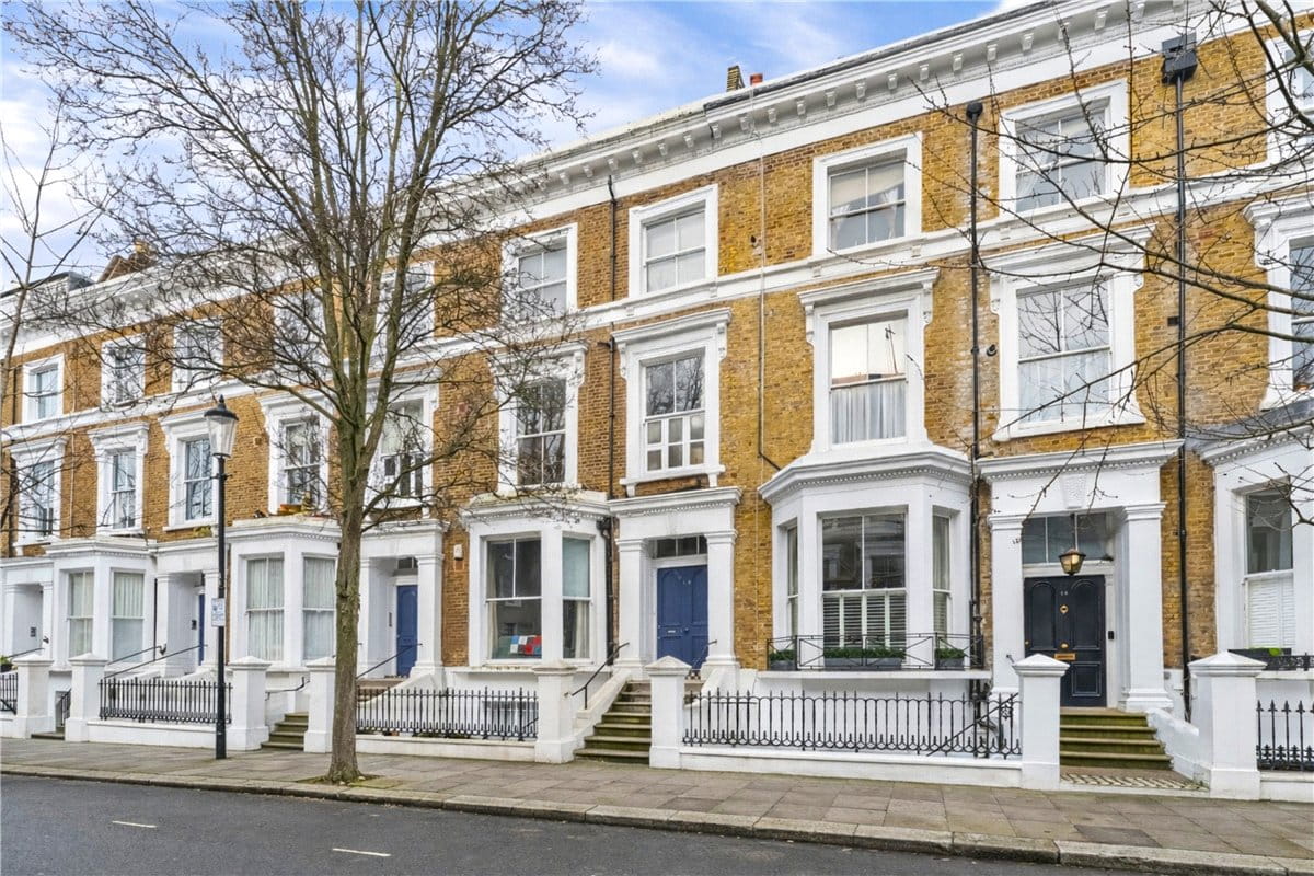 2 bedroom flat, Upper Addison Gardens, Holland Park W14 - Available