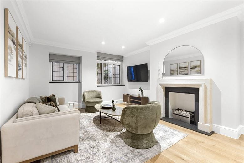 2 bedroom flat, Cadogan Square, Chelsea SW1X - Available