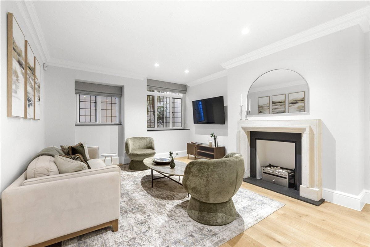 2 bedroom flat, Cadogan Square, Chelsea SW1X - Available