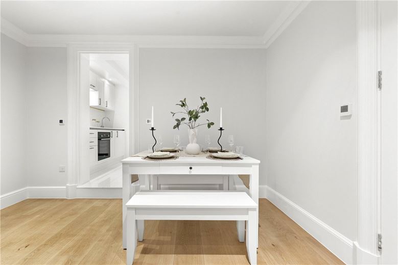 2 bedroom flat, Cadogan Square, Chelsea SW1X - Available