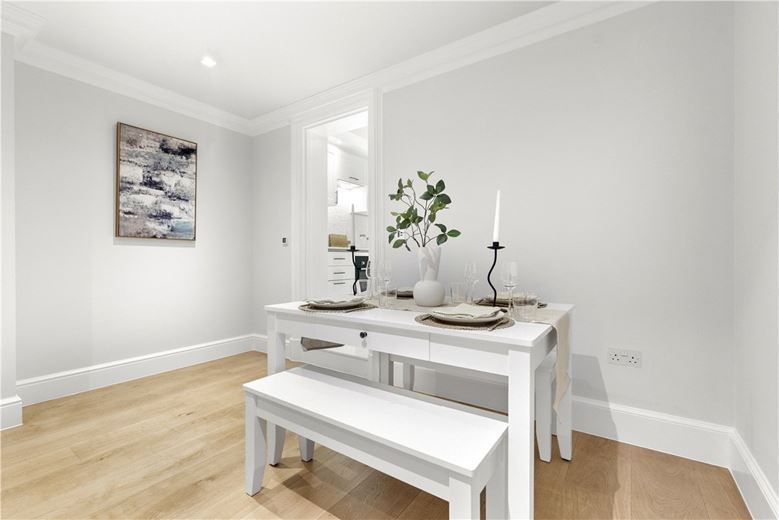 2 bedroom flat, Cadogan Square, Chelsea SW1X - Available