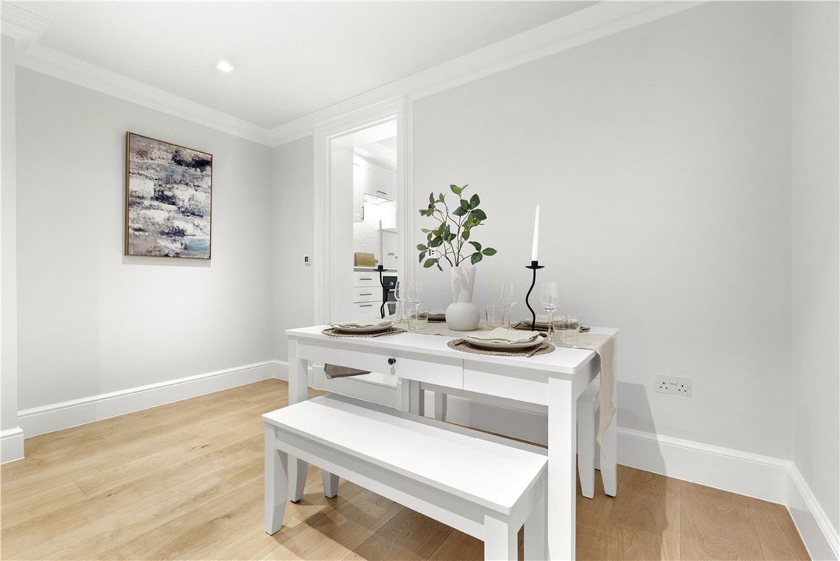 2 bedroom flat, Cadogan Square, Chelsea SW1X - Available