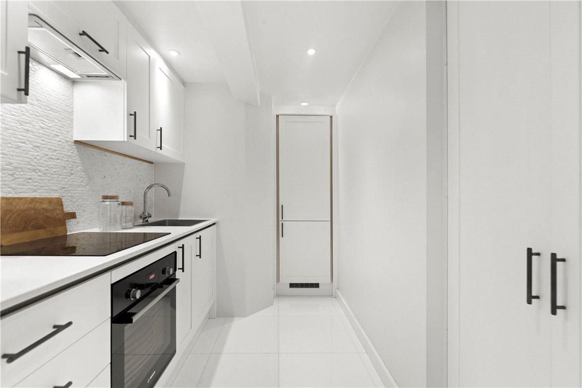 2 bedroom flat, Cadogan Square, Chelsea SW1X - Available