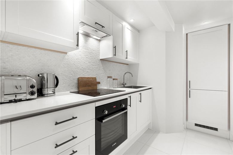 2 bedroom flat, Cadogan Square, Chelsea SW1X - Available