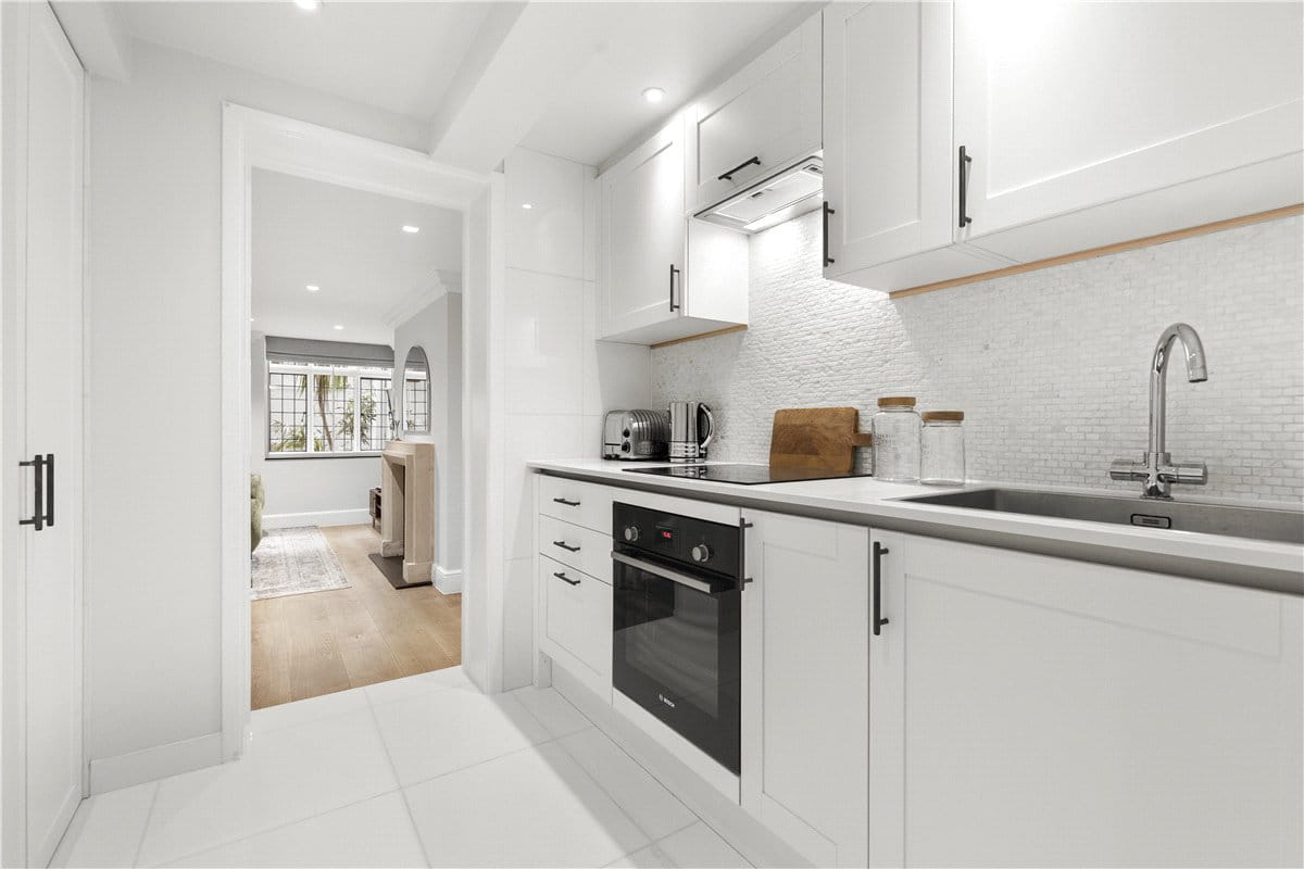2 bedroom flat, Cadogan Square, Chelsea SW1X - Available