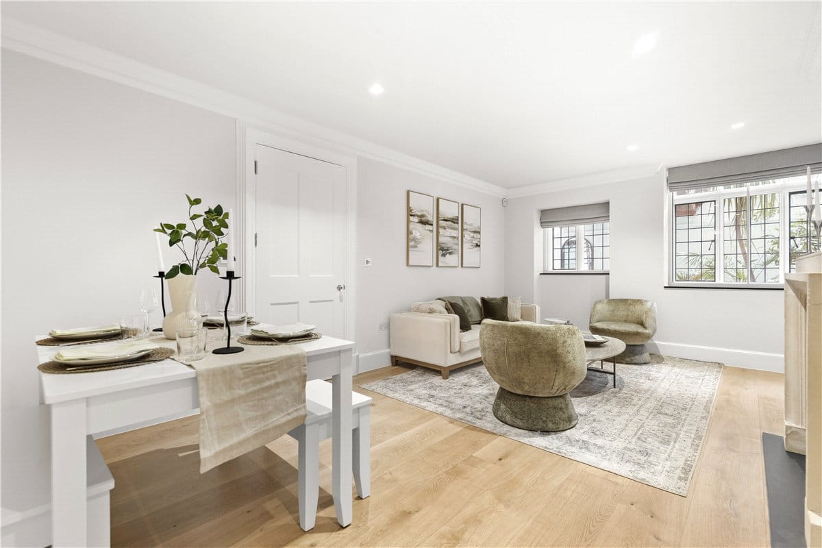 2 bedroom flat, Cadogan Square, Chelsea SW1X - Available
