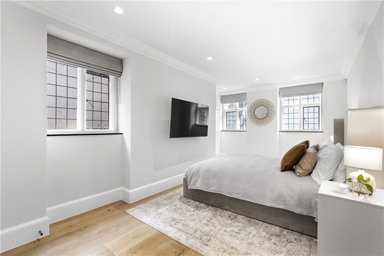 2 bedroom flat, Cadogan Square, Chelsea SW1X - Available