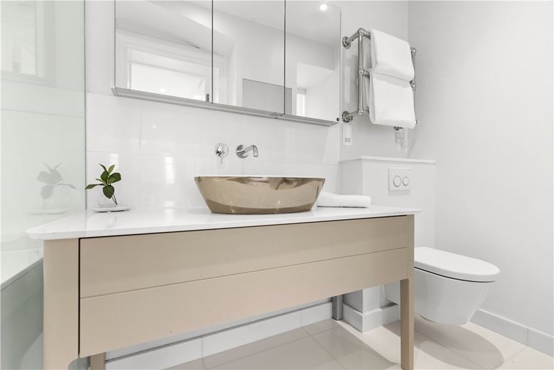 2 bedroom flat, Cadogan Square, Chelsea SW1X - Available