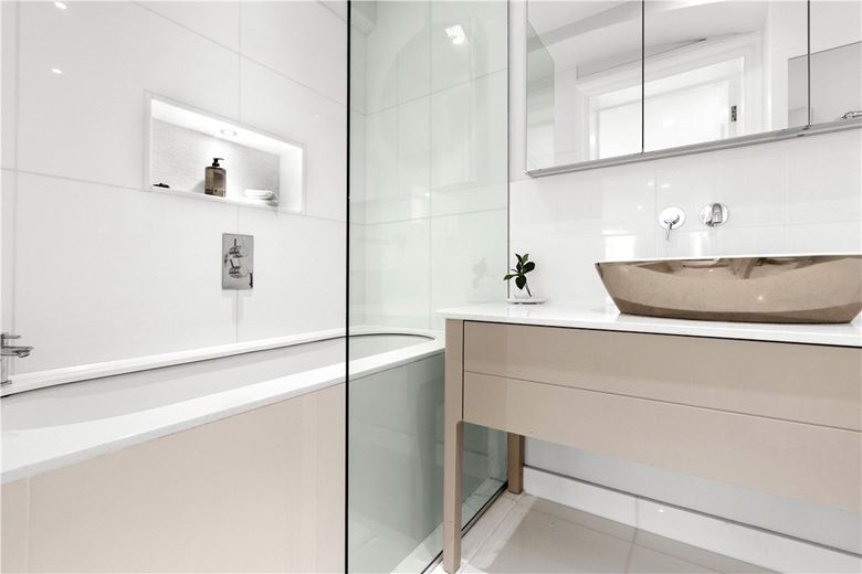 2 bedroom flat, Cadogan Square, Chelsea SW1X - Available