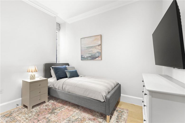 2 bedroom flat, Cadogan Square, Chelsea SW1X - Available