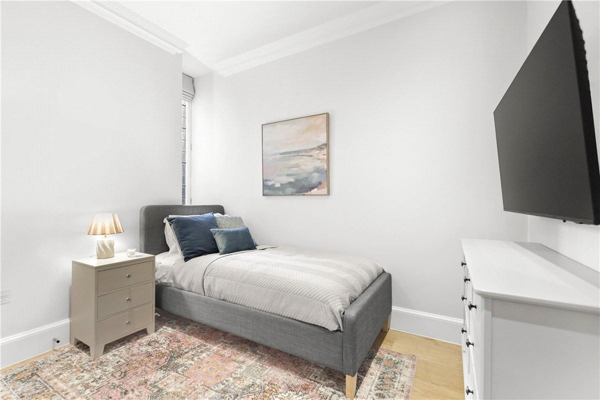 2 bedroom flat, Cadogan Square, Chelsea SW1X - Available
