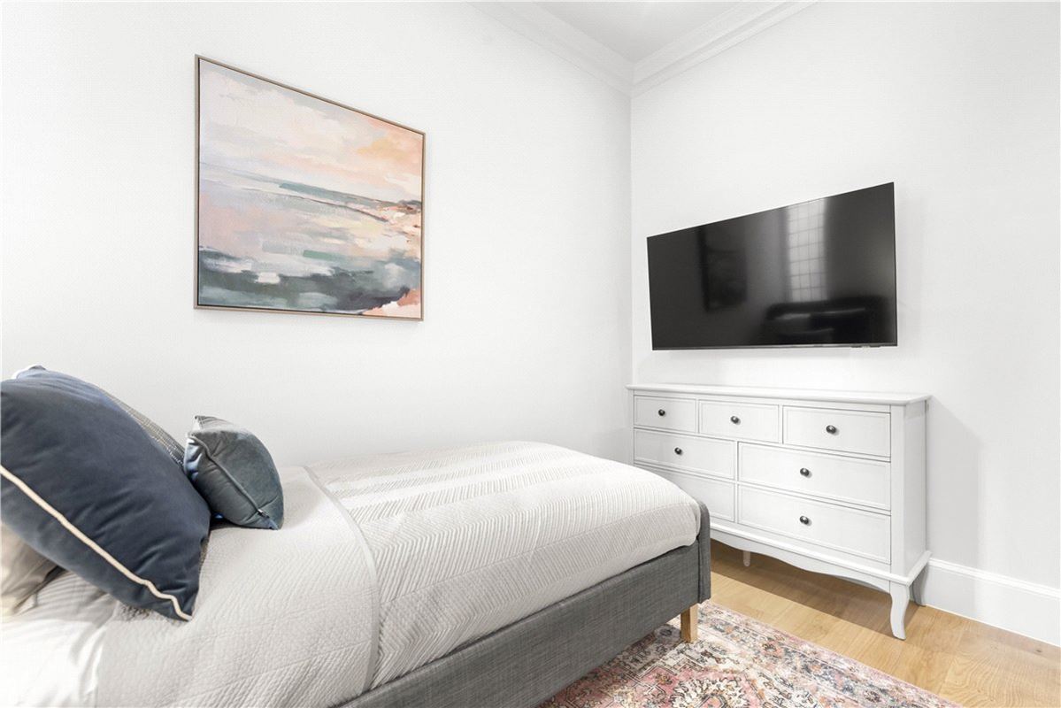 2 bedroom flat, Cadogan Square, Chelsea SW1X - Available