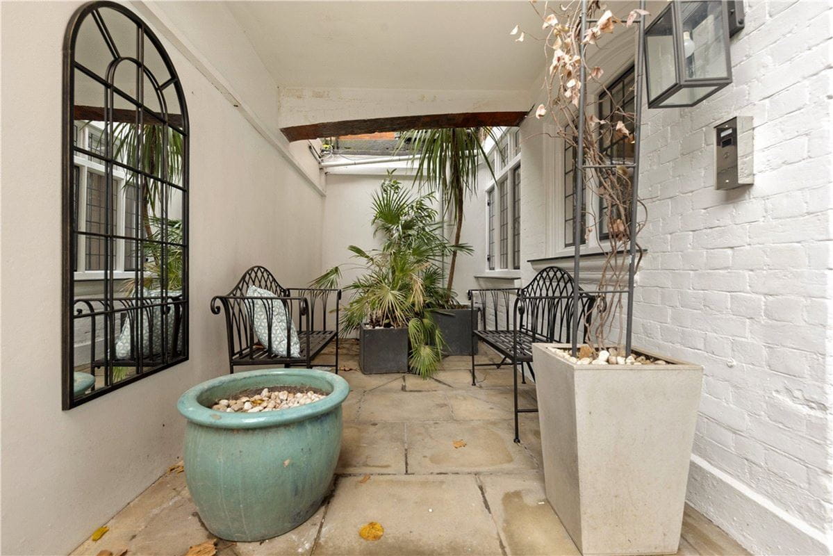 2 bedroom flat, Cadogan Square, Chelsea SW1X - Available