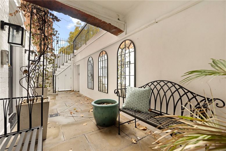 2 bedroom flat, Cadogan Square, Chelsea SW1X - Available