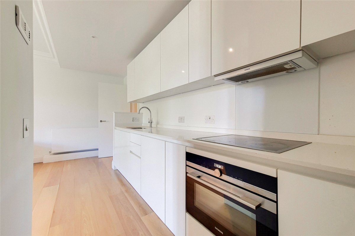 1 bedroom flat, Egerton Gardens Mews, Knightsbridge SW3 - Available