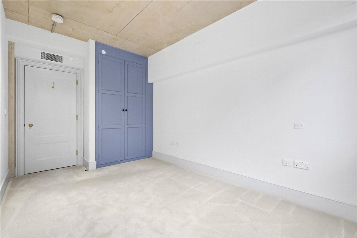 1 bedroom flat, Latimer Road, North Kensington W10 - Available