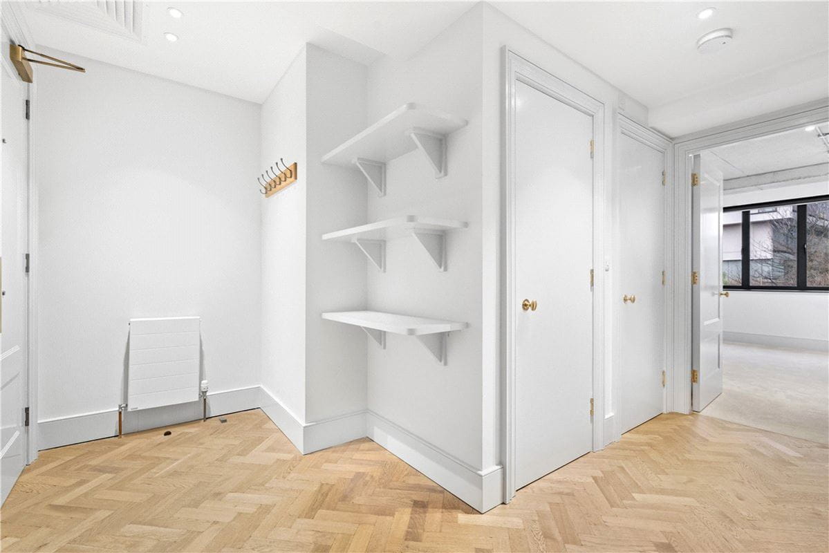 1 bedroom flat, Latimer Road, North Kensington W10 - Available