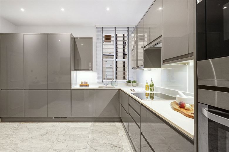 4 bedroom flat, Gloucester Road, South Kensington SW7 - Available