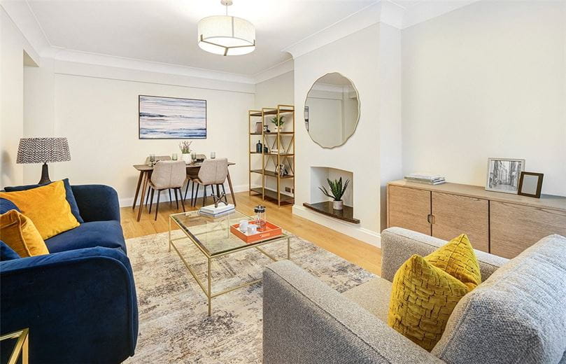 2 bedroom flat, Kensington High Street, Kensington W8 - Available