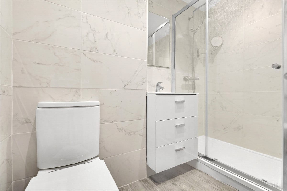  bedroom flat, Westbourne Terrace, Paddington W2 - Available