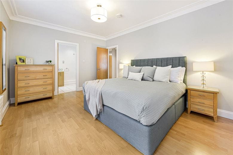 3 bedroom flat, Stafford Court, Kensington High Street W8 - Available