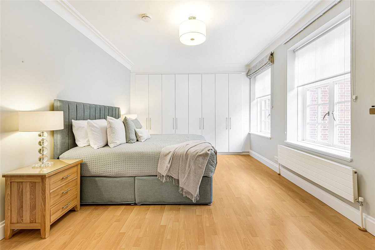 3 bedroom flat, Stafford Court, Kensington High Street W8 - Available