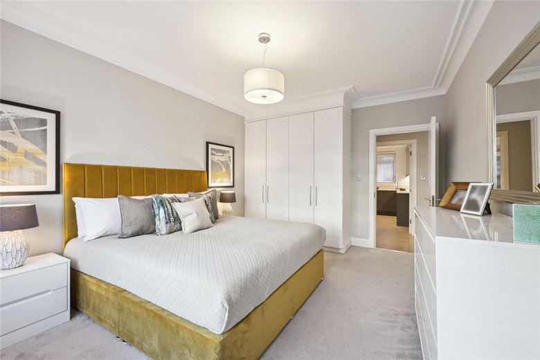 3 bedroom flat, Stafford Court, Kensington High Street W8 - Available