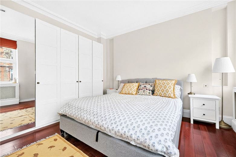 2 bedroom flat, Harrington Gardens, London SW7 - Available