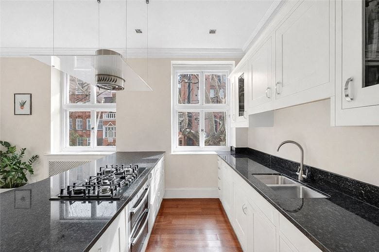 2 bedroom flat, Harrington Gardens, London SW7 - Available