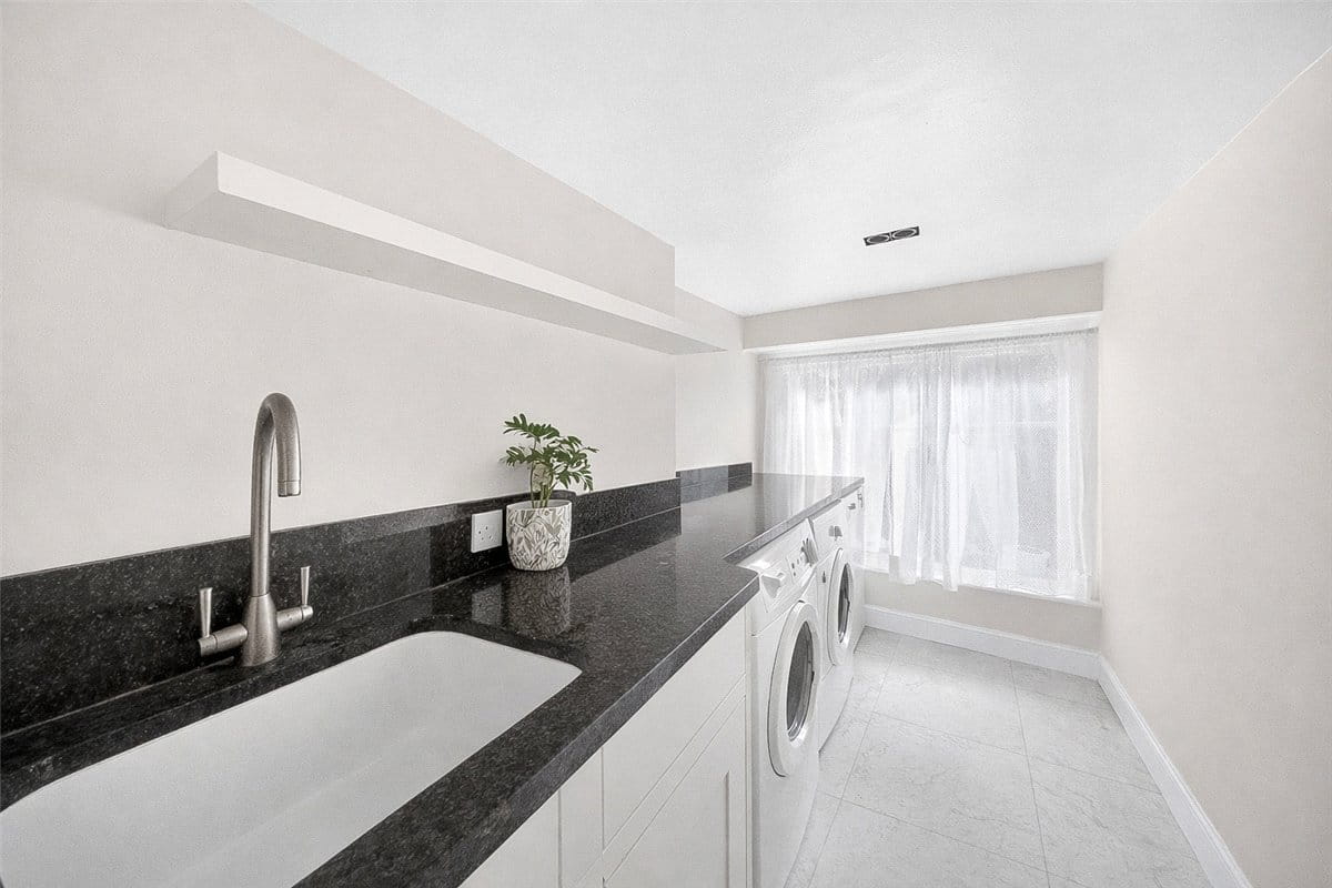 2 bedroom flat, Harrington Gardens, London SW7 - Available