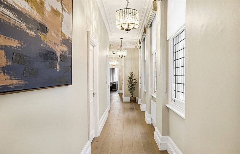 4 bedroom flat, Gloucester Road, South Kensington SW7 - Available