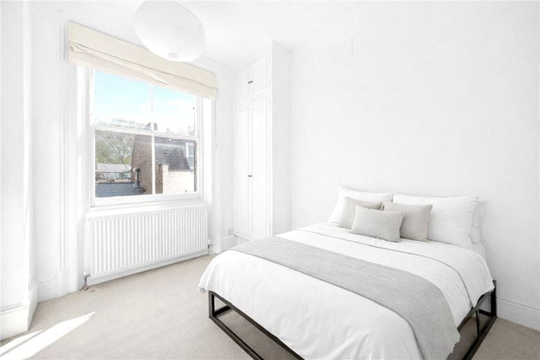 2 bedroom flat, Ladbroke Road, Holland Park W11 - Available