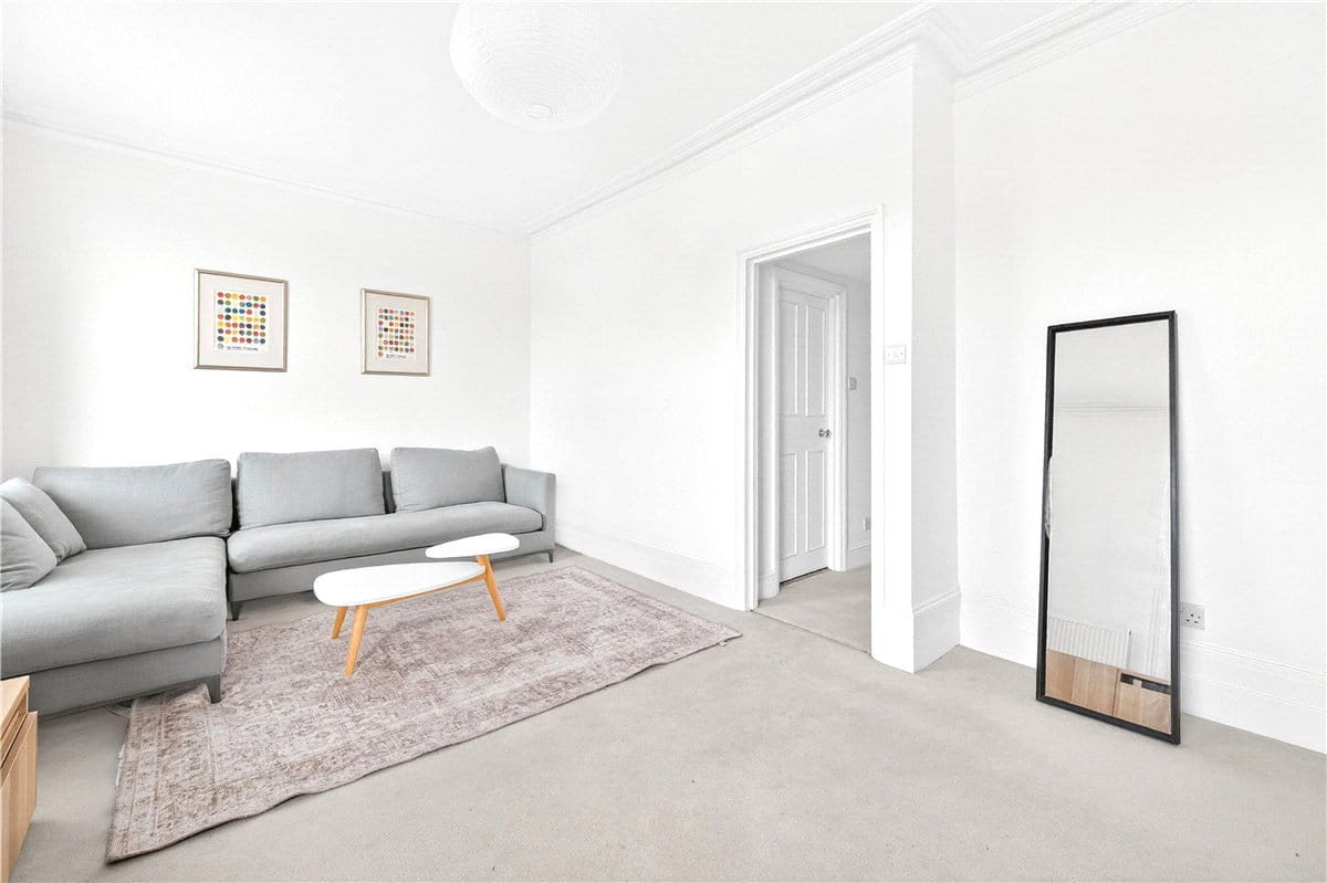 2 bedroom flat, Ladbroke Road, Holland Park W11 - Available