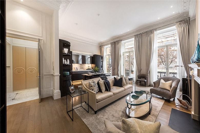 2 bedroom flat, Ennismore Gardens, Knightsbridge SW7 - Available