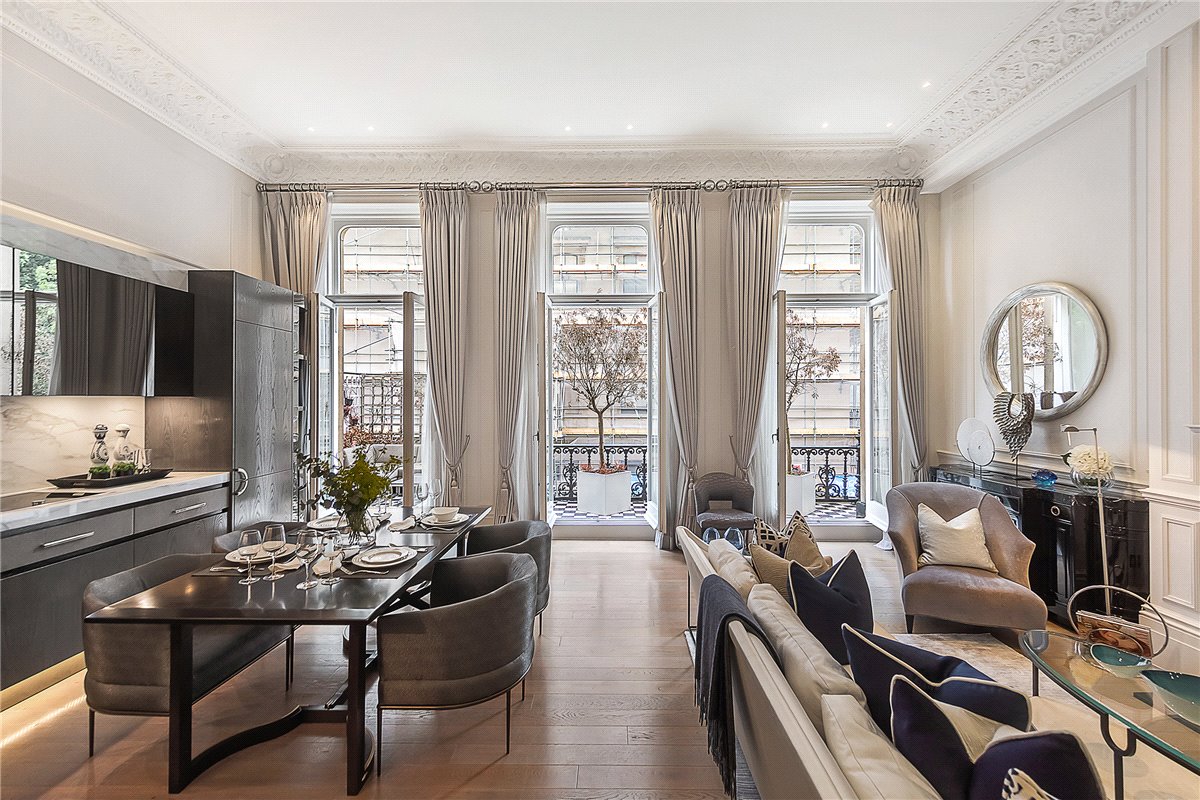 2 bedroom flat, Ennismore Gardens, Knightsbridge SW7 - Available