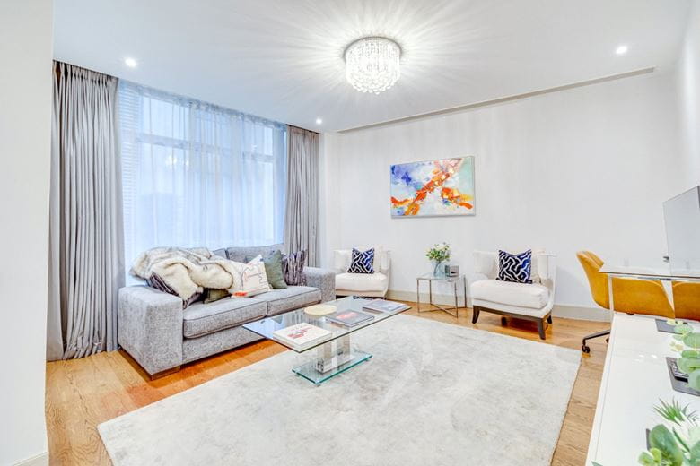 1 bedroom flat, Knightsbridge, Knightsbridge SW7 - Available