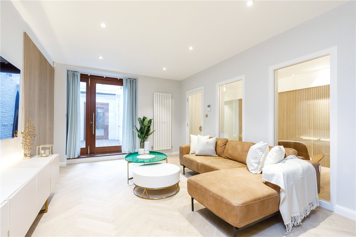 3 bedroom maisonette, Cornwall Gardens, South Kensington SW7 - Available