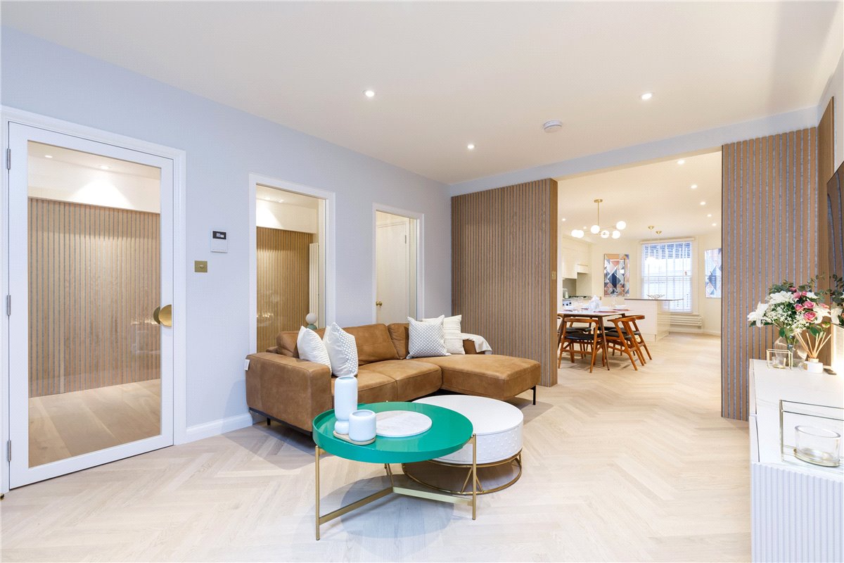 3 bedroom maisonette, Cornwall Gardens, South Kensington SW7 - Available