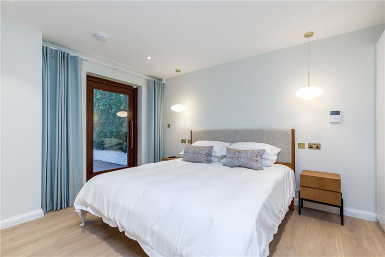 3 bedroom maisonette, Cornwall Gardens, South Kensington SW7 - Available
