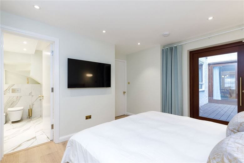 3 bedroom maisonette, Cornwall Gardens, South Kensington SW7 - Available