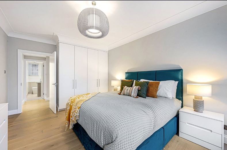 2 bedroom flat, Stafford Court, Kensington High Street W8 - Available