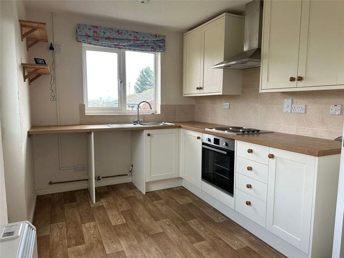 2 bedroom bungalow, Longfield, Avebury Trusloe SN8