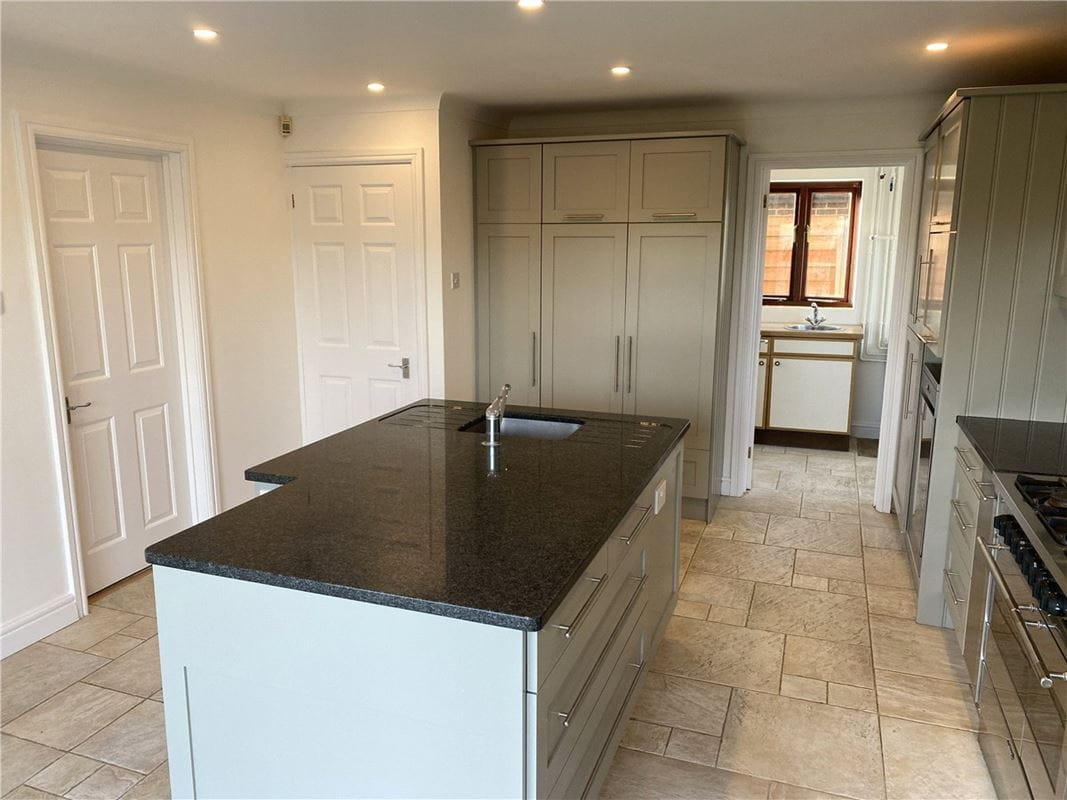 4 bedroom house, Matthews Close, All Cannings SN10 - Available