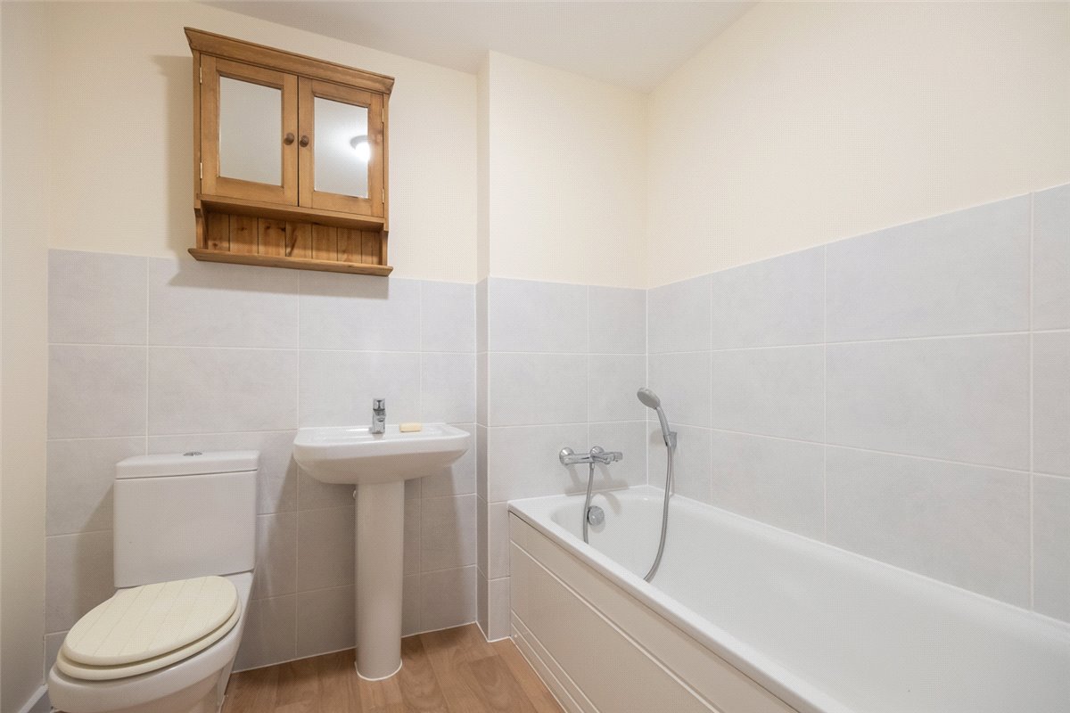 4 bedroom house, Marlborough, Wiltshire SN8 - Available